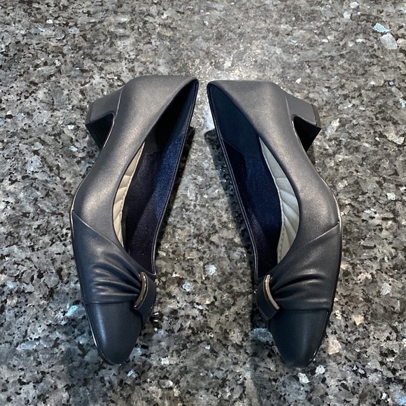 NWOT East Street Navy Pump round toe block heels | Size 8 1/2 - Picture 5 of 10